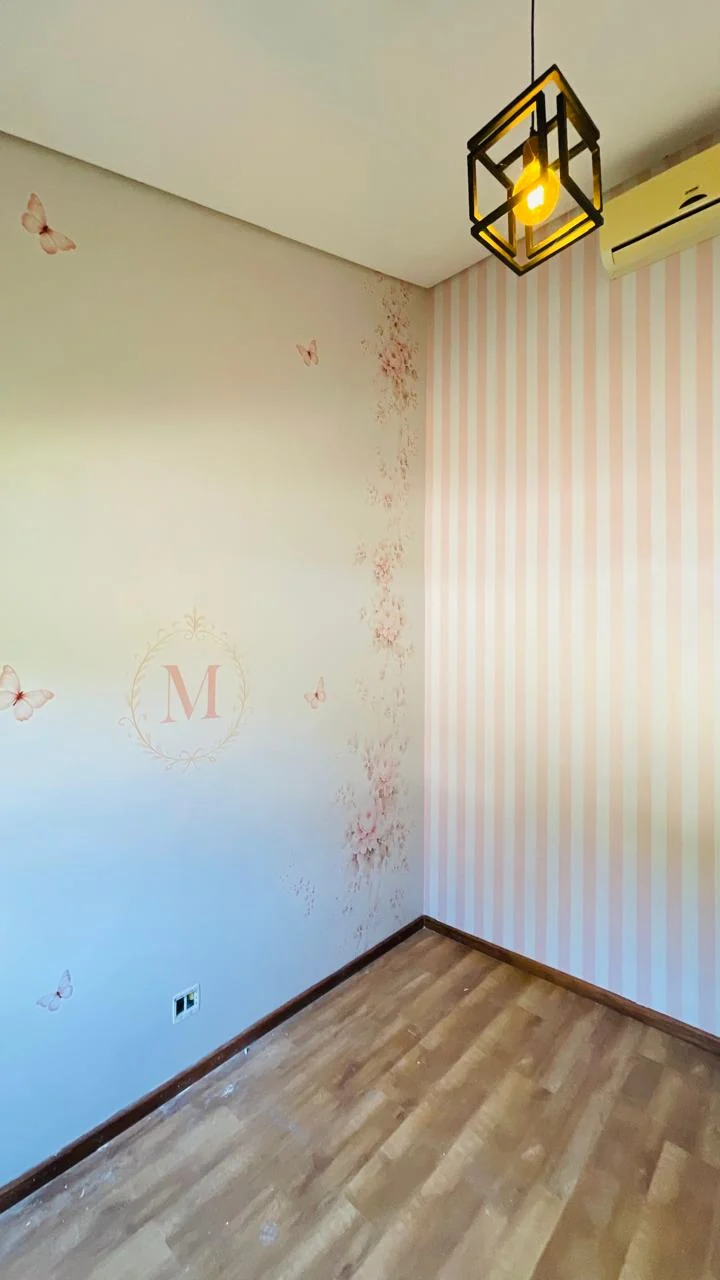 Composição delicada para quarto infantil