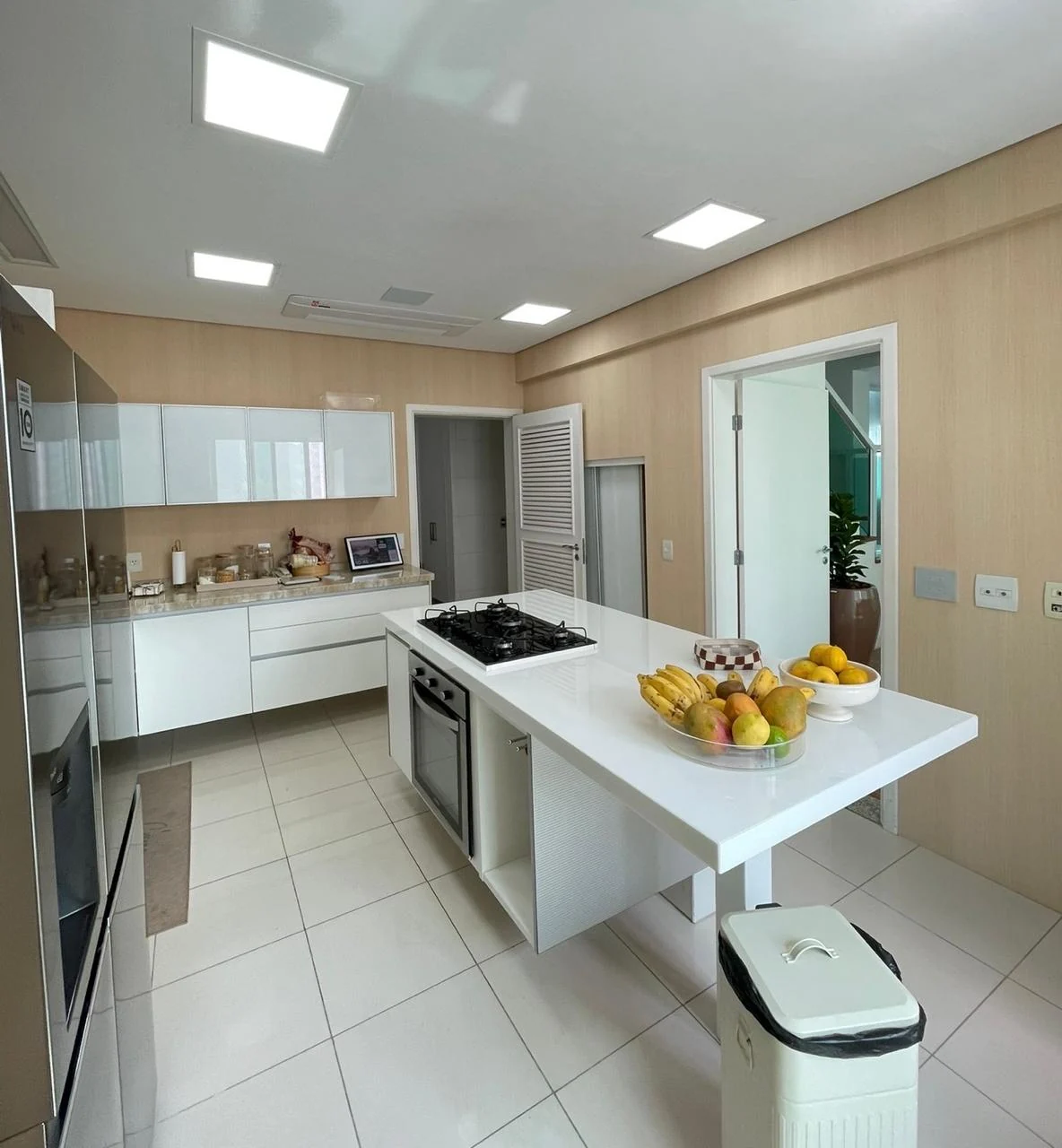 Acabamento amadeirado em cozinha